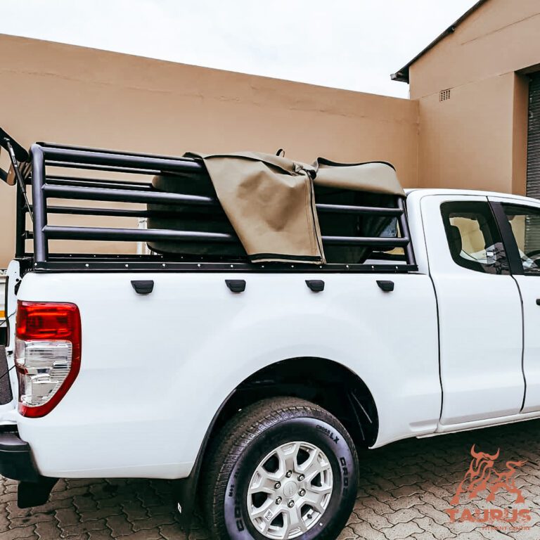 Bakkie truck with cargo cover