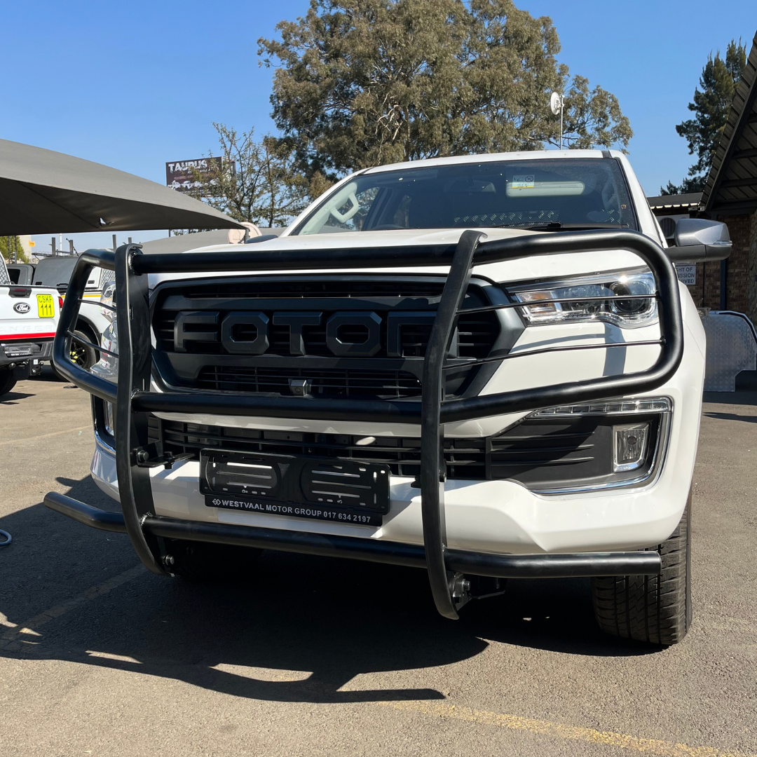 WRAP AROUND BULL BAR ON FOTOTN BAKKIE